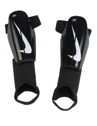 Fotbalové chrániče Nike Charge (černá)