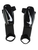 Fotbalové chrániče Nike Charge (černá)